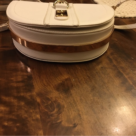 White crossbody purse - Picture 6 of 11